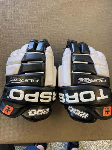 Black slightly Used Torspo surge 200 Gloves 13.5