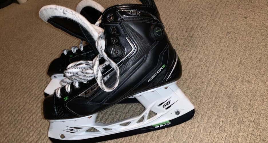 Senior CCM RibCor 48K Pump Size 9 Hockey Skates