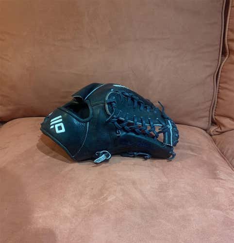 Custom Nokona Pitchers Glove