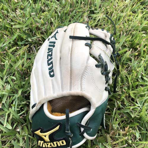 Green Used Right Hand Throw Classic Pro Soft 11.75" Baseball Glove