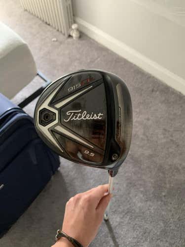 Men's Titleist Right Handed 915D2 Driver Stiff Flex 9.5 Loft