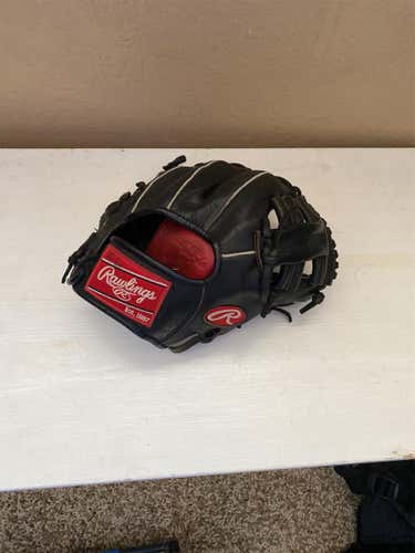 Black Used Right Hand Throw Gold Glove 9.5" Baseball Glove