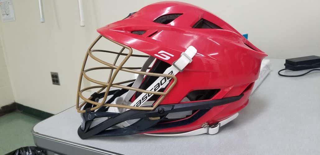 Red Cascade S w/Gold Mask