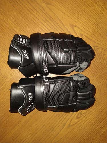 New 'Black' STX Stallion 300 Lacrosse Gloves 13" (large)
