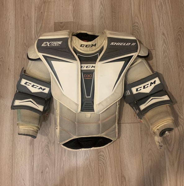 Senior Medium CCM Extreme Flex Shield II ProGoalie Chest Protector