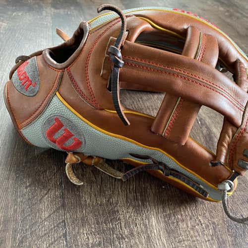 Brown Adult Infield A2000 11.75" Baseball Glove