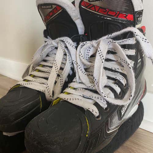 Junior Bauer Vapor 2X Regular Width  Size 4.5 Hockey Skates