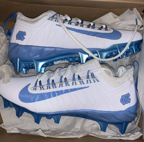New Nike UNC Lacrosse Cleats Adult Size 7.0 (Women's 8.5)