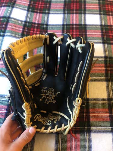 New Right Hand Throw Heart of the Hide 12.25" Baseball Glove