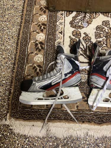 Used Senior Bauer APX Hockey Skates Size 9.5