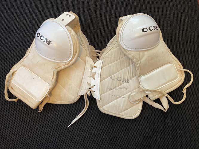 Used Vintage Retro Senior Large CCM Shoulder Pads