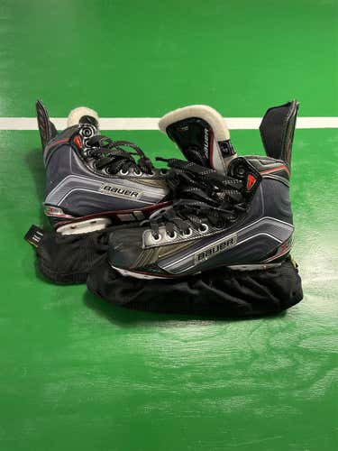 Junior Bauer Vapor X700 Regular Width  Size 4 Hockey Skates
