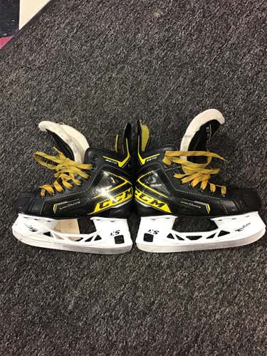 Junior CCM Super Tacks 9370 Regular Width  Size 1.5 Hockey Skates
