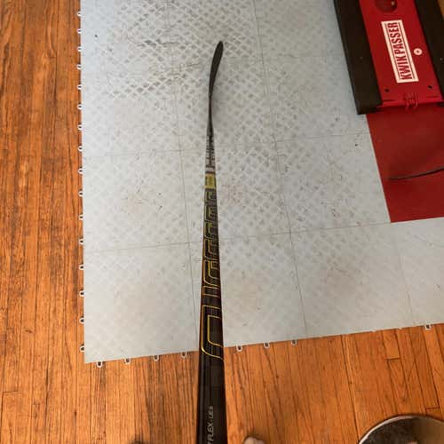 Senior Left Hand Supreme 2S Pro Mid Pattern  Hockey Stick