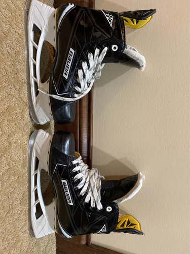 Senior Bauer Supreme 180 Regular Width  Size 7 Hockey Skates