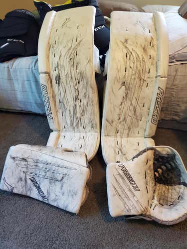 White Used Senior 34" Regular Passau Goalie Full Set