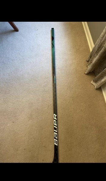 Senior Right Handed Nexus 2N Pro Toe Pattern Pro Stock Hockey Stick