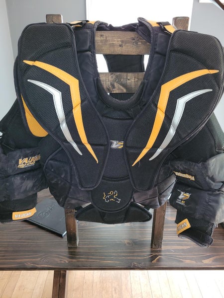 Used Senior Medium Vaughn v7 Goalie Chest Protector