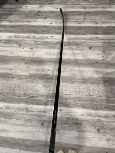 Senior Right Handed Supreme 2S Pro Toe Pattern Hockey Stick