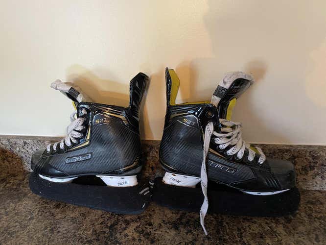 Used Junior Bauer Supreme S27 Hockey Skates Regular Width Size 5.5