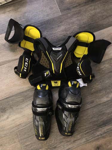 Youth Large Bauer Supreme 1S Shoulder Pads