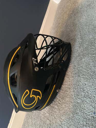 Black Adult Player's Cascade R Helmet