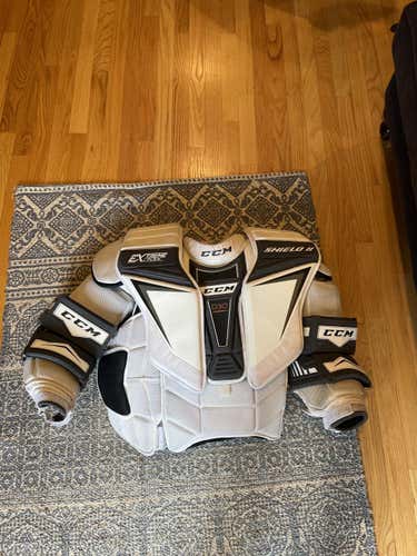 Large CCM Extreme Flex Shield II Goalie Chest Protector