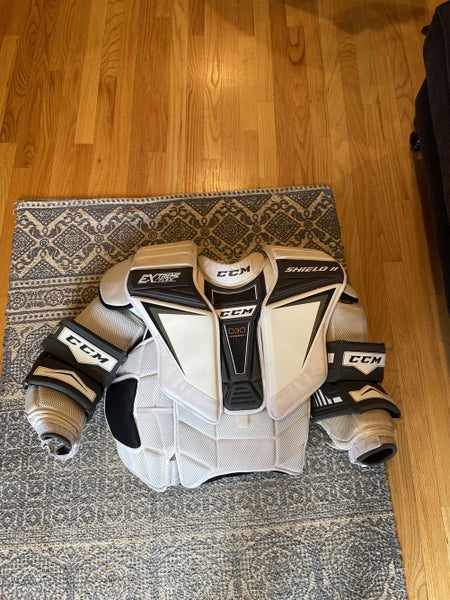 Large CCM Extreme Flex Shield II Goalie Chest Protector