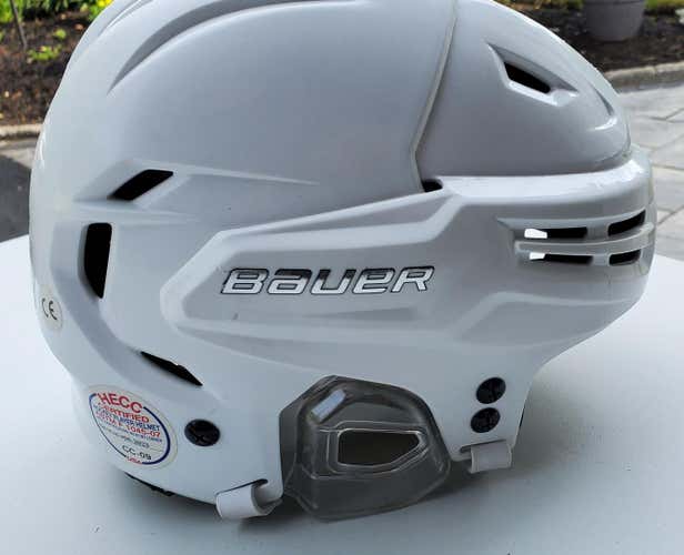 Small Bauer Re-Akt Helmet used for fittings