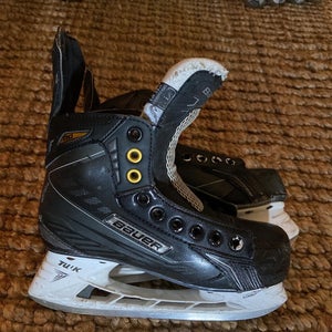 Junior Bauer Supreme 170 Regular Width Size 4 Hockey Skates