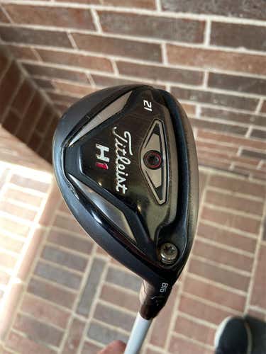 TITLEIST Right Handed 816 H1 Stiff Flex 21 Degree Hybrid Used