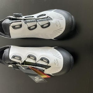 White New Adult Unisex Size 9.5 (Women's 10.5) Other Cycling Shoes
