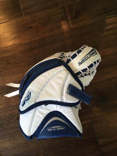 White and Blue Used Junior Bauer Regular Reactor 5000 - Great Condition