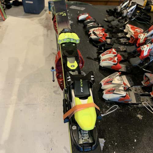 Used  Fischer RC4 World Cup GS Max Din 11 Skis