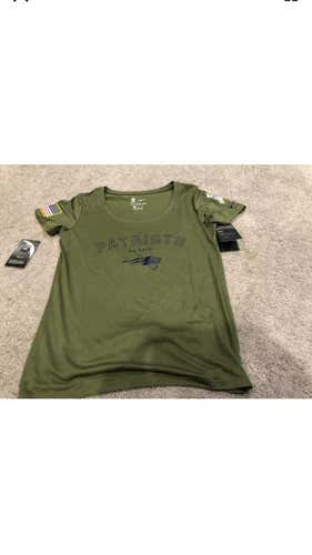 Nike Patriots Salute To Service T Shirt Tee. Women’s Size Large. Brand New.