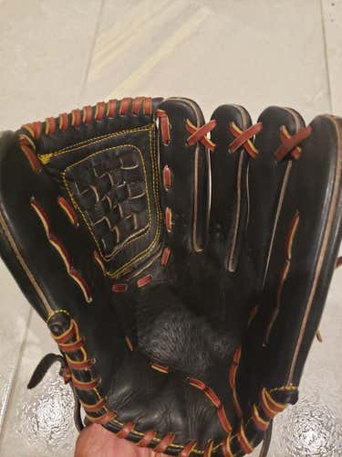 Black Used Kid Pitch (9YO-13YO) SSK Right Hand Throw Pitcher's Dimple II Baseball Glove 11.5"