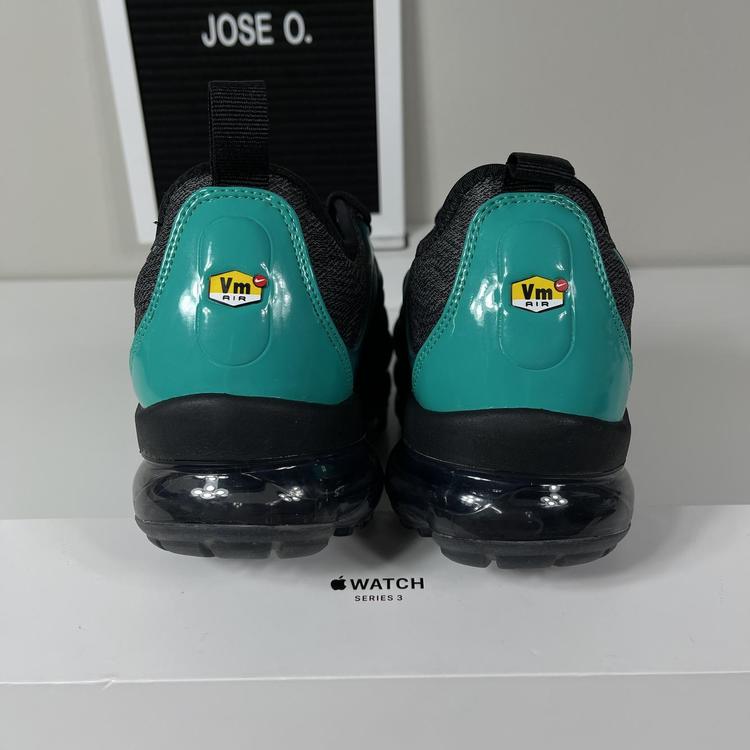 nike air vapormax plus eagles green black