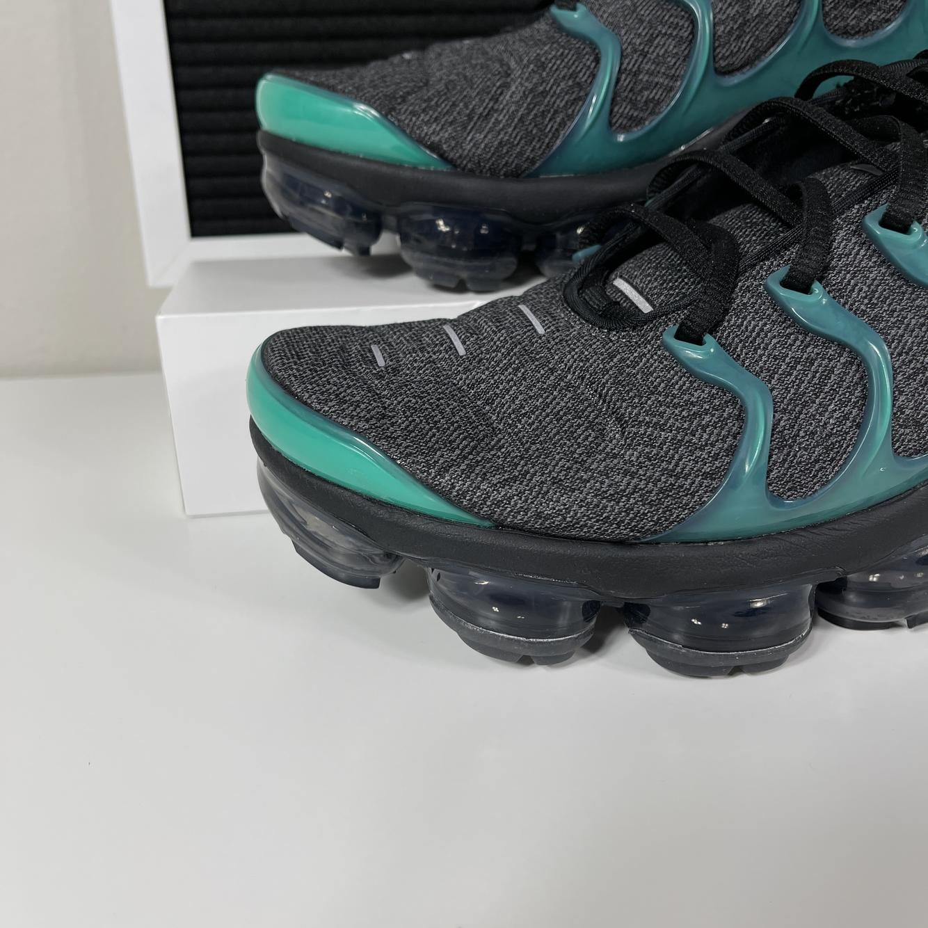 eagles vapormax plus