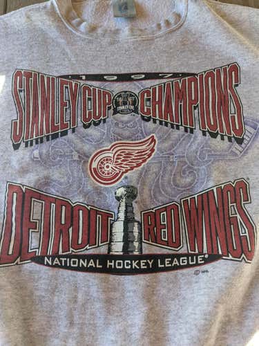 Vintage Detroit Red Wings 1997 Stanley Cup Champions Sweater