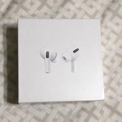Apple AirPods Pro With Wireless Charging Case