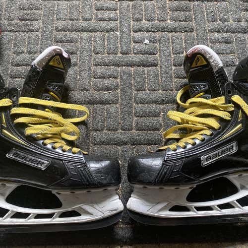 Senior Bauer Supreme 2S Pro Regular Width  Size 7 Hockey Skates