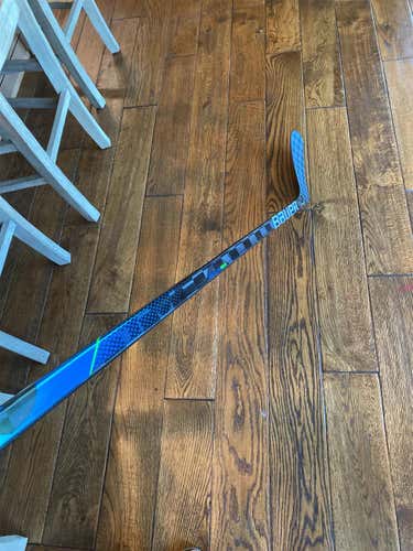 Senior Left Hand Nexus Geo Mid Pattern Hockey Stick
