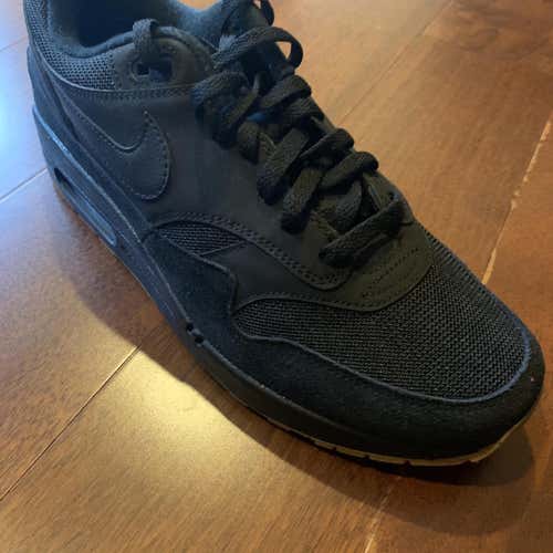 Black Men's Size 11.5 (Women's 12.5) Nike Shoes