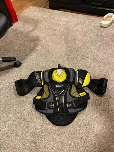 Junior Large Bauer Supreme ignite pro plus  Shoulder Pads