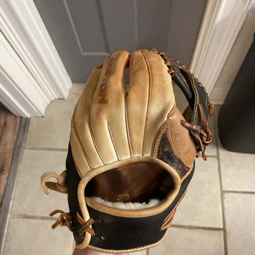 High School/College Right Hand Throw 11.75" Baseball Glove