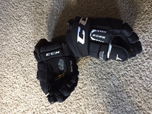Black Used Senior CCM Tacks 6052 Gloves 13"