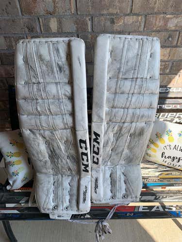 White Senior 32" CCM Extreme Flex 860 Goalie Leg Pads