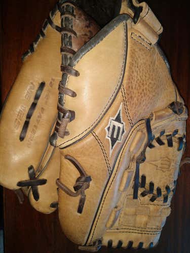 Brown Used Adult Easton Right Hand Throw Infield NE 125 Softball Glove 12.5"