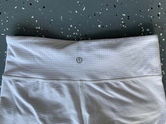 White Adult Size 4 Lululemon Crop Leggings