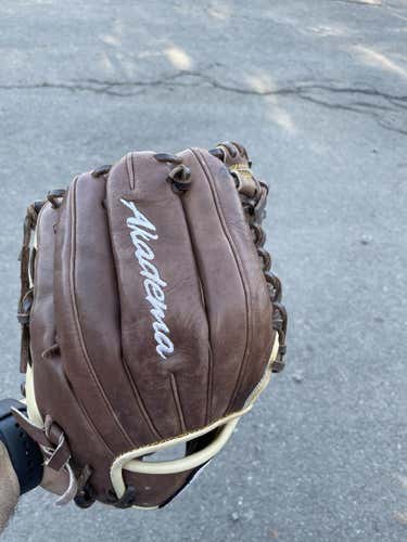 Used Right Hand Throw 11.5" ARO 18 Baseball Glove